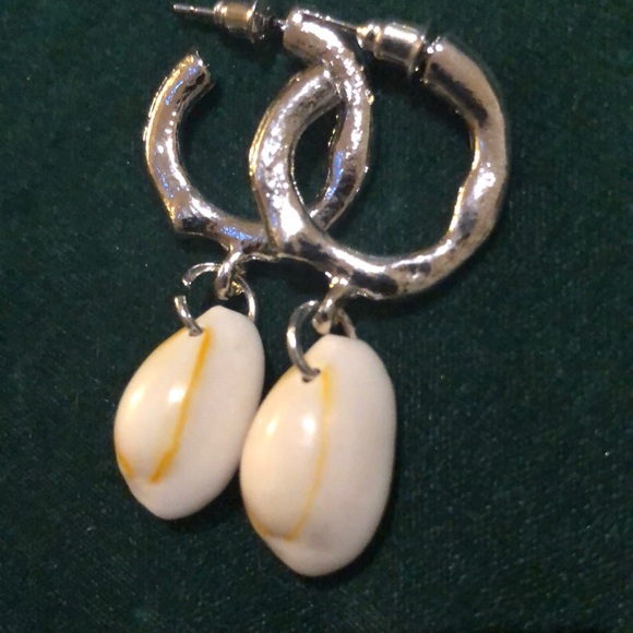 NWOT silver hoop and genuine shell earrings - Picture 4 of 4